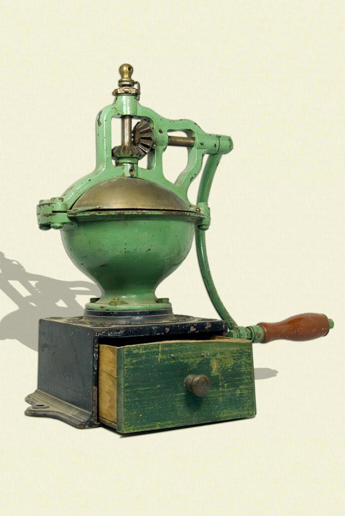 03 - Peugeot - Macina caffè modello a manovella (calotta ottone), prodotto dal 1879 al 1943 -TIPO A- Versione 1
